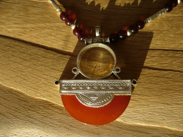 [CL405] Collier Touareg Agate Demi-Lune