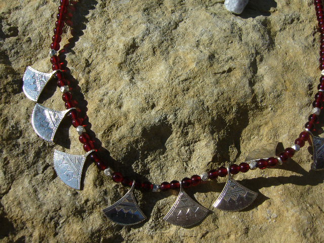 [CL221] Collier Touareg Chatchat Rouge