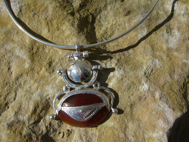 [CL436] Collier Touareg Egourou Rouge Balance Tige H