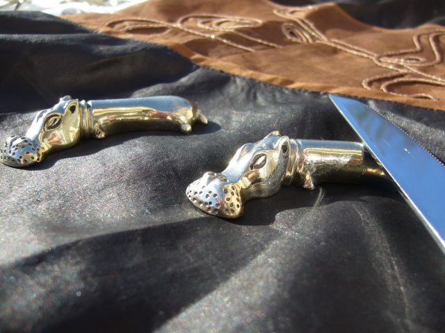 [AT505] Porte-couteaux Argent Touareg Hippopotame