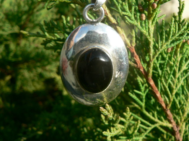 Pendentif Touareg Pierre Ovale Noire