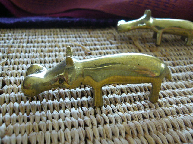 [AT554] Porte-couteaux Touareg Laiton Hippopotame