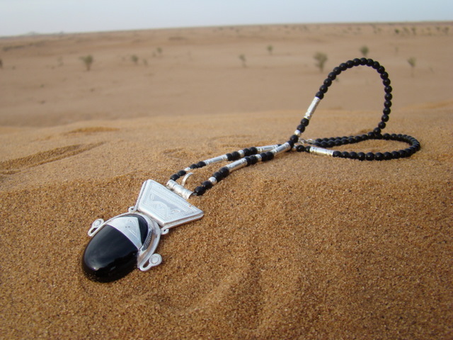 [CL430] Collier Touareg Egourou Noir Perles Noires V