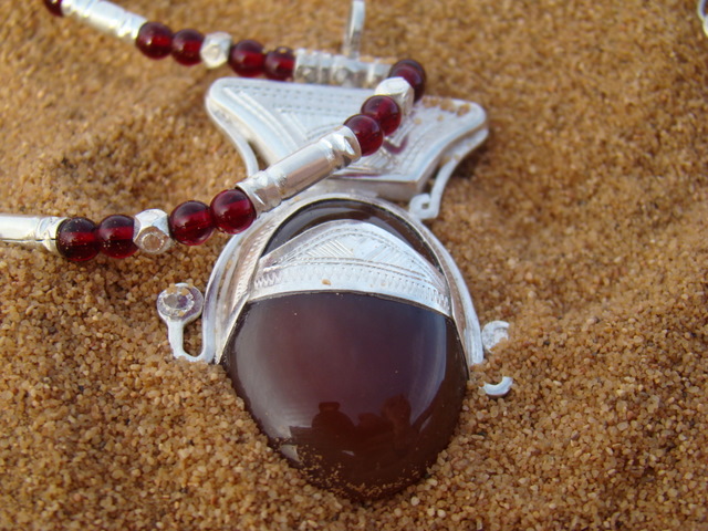 [CL431] Collier Touareg Egourou Rouge Perles Rouges V